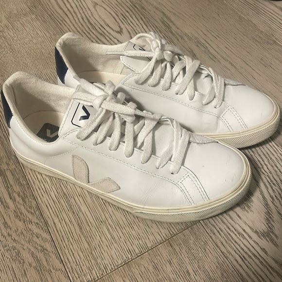 Veja Esplar Sneakers - Picture 2 of 8